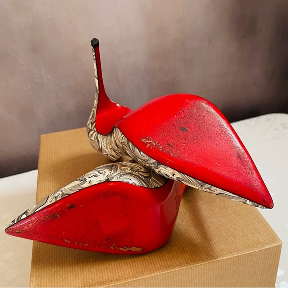 Christian Louboutin So Kate Marble Pumps - Picture 8 of 9